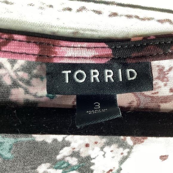 TORRID PLUS SIZE 3 3X WRAP TOP BLACK FLORAL BLOUSE FALL SPRING GUC - Picture 9 of 10